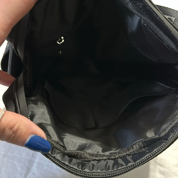 GUESS Logo Black Nylon Crossbody New - Picture 5 of 6